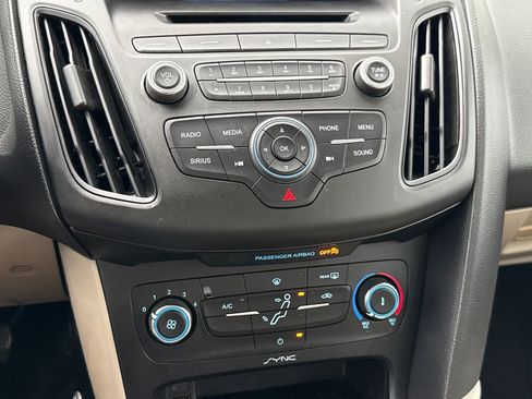 Certified 2017 Ford Focus SE image 21