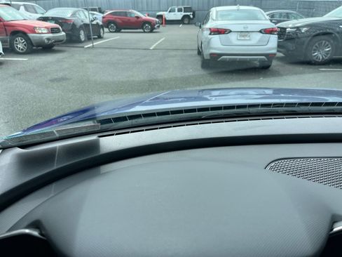 Used 2025 Hyundai Elantra Limited image 36