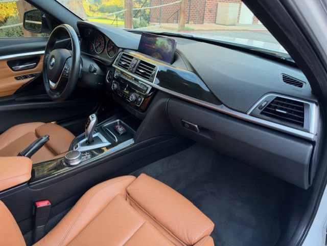 Used 2018 BMW 330e w/ Premium Package RWD image 3