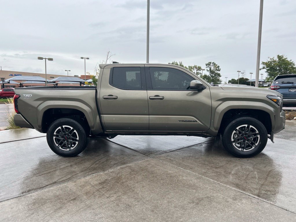 Used 2025 Toyota Tacoma TRD Sport AWD/4WD image 9