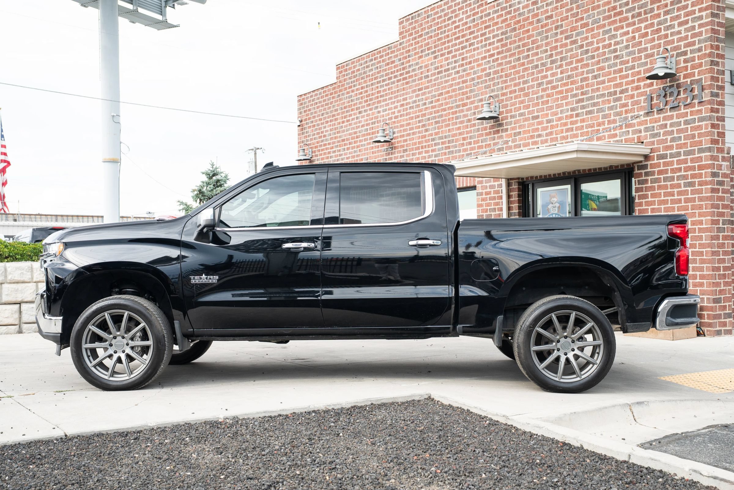 Used 2020 Chevrolet Silverado 1500 LTZ AWD/4WD image 3
