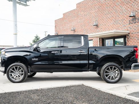 Used 2020 Chevrolet Silverado 1500 LTZ AWD/4WD image 3