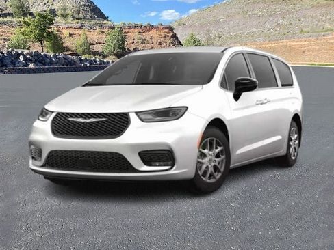 New 2026 Chrysler Pacifica Select image 4