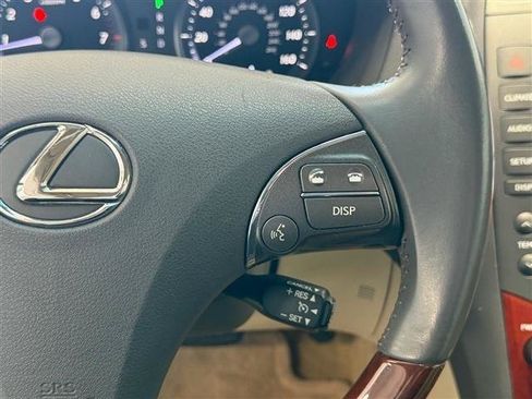 Used 2011 Lexus ES 350 w/ Luxury Pkg & Navigation w/ Preferred Accessory Package FWD image 18