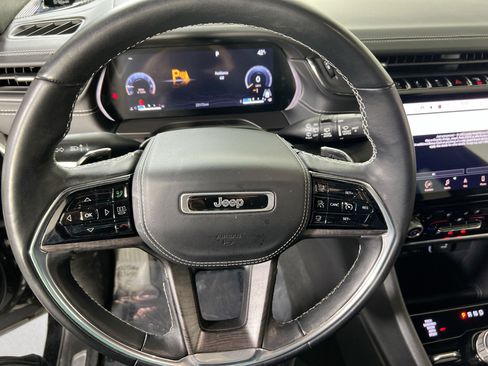 Used 2022 Jeep Grand Cherokee Overland image 11