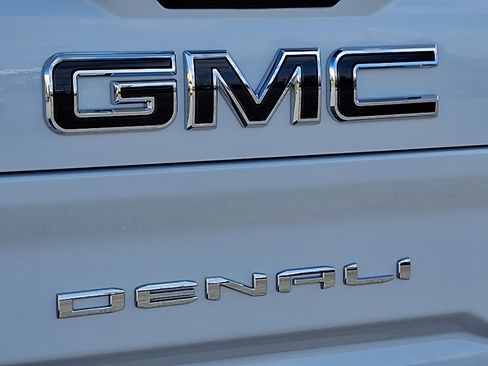 New 2026 GMC Sierra 2500 Denali Ultimate image 12