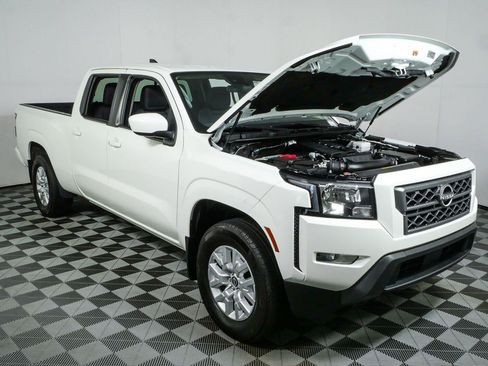 Used 2024 Nissan Frontier SV w/ Technology Package AWD/4WD image 32