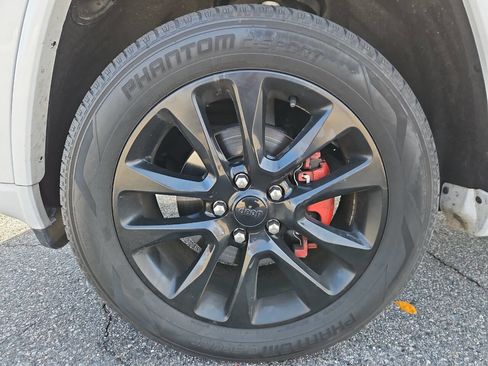 Used 2018 Jeep Grand Cherokee Altitude image 23