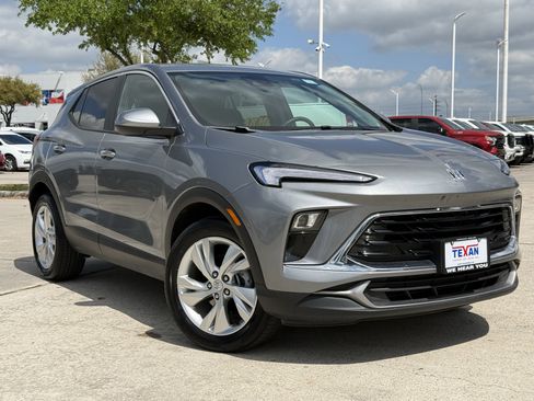 Used 2025 Buick Encore GX Preferred image 2