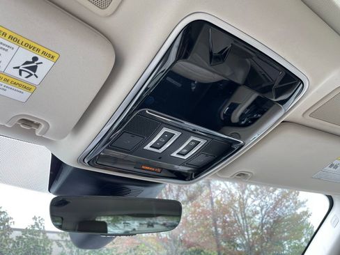 Used 2020 Land Rover Range Rover HSE image 21