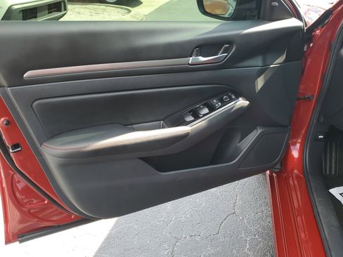 Certified 2025 Nissan Altima 2.5 SR image 16