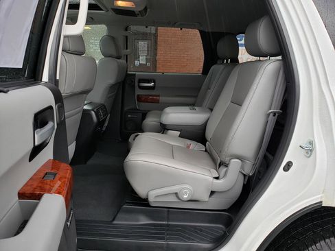 Used 2022 Toyota Sequoia Platinum image 11
