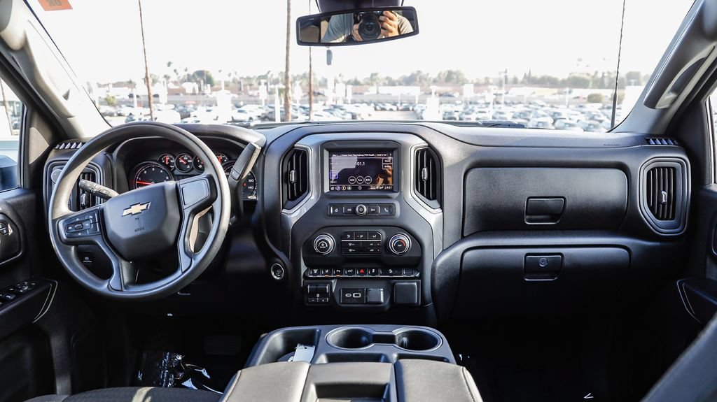 Used 2025 Chevrolet Silverado 2500 Custom w/ Custom Value Package AWD/4WD image 15