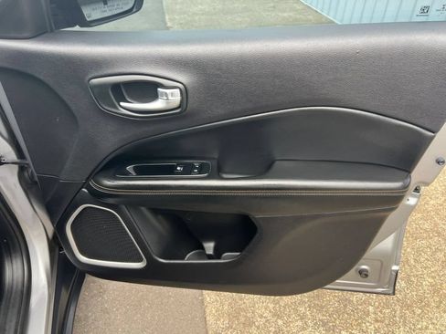 Used 2018 Jeep Compass Sport AWD/4WD image 8