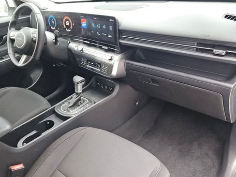 Used 2025 Hyundai Kona SEL image 32