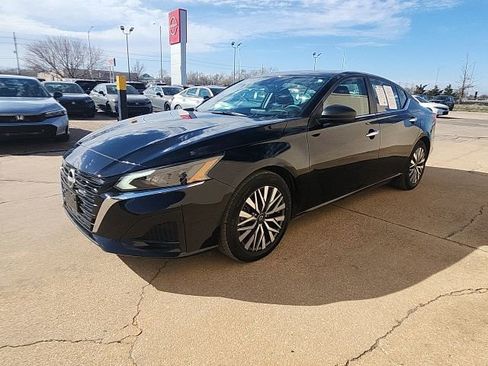 Used 2025 Nissan Altima 2.5 SV image 10