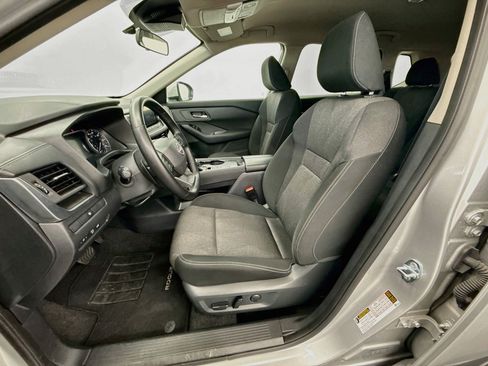 Used 2025 Nissan Rogue SV FWD image 13