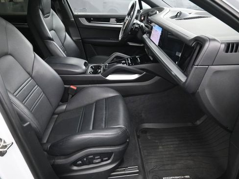 Certified 2025 Porsche Cayenne E-Hybrid Coupe w/ Premium Package Plus image 29