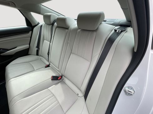 Used 2018 Honda Accord Touring image 5