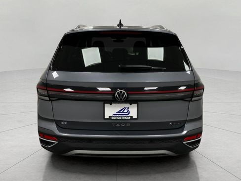 Used 2025 Volkswagen Taos SE AWD/4WD image 5