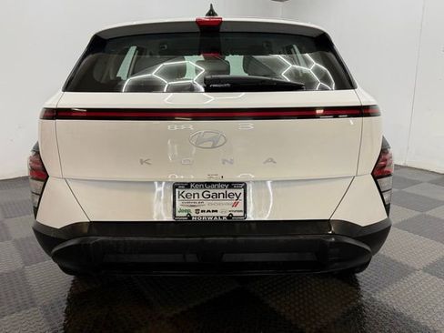 Certified 2024 Hyundai Kona SE image 11