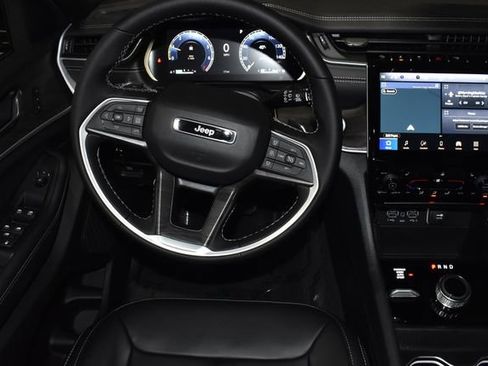 New 2025 Jeep Grand Cherokee Limited image 13