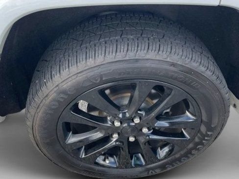 Used 2019 Jeep Grand Cherokee Altitude AWD/4WD image 10