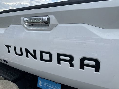 Used 2025 Toyota Tundra Limited AWD/4WD image 32