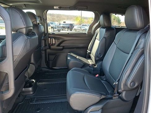 New 2026 Toyota Sienna XLE Woodland Edition image 5