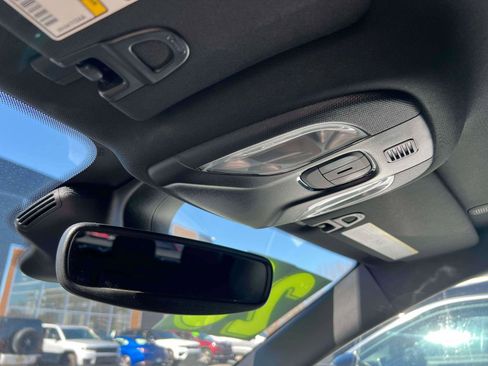 Used 2023 Jeep Compass Latitude image 10