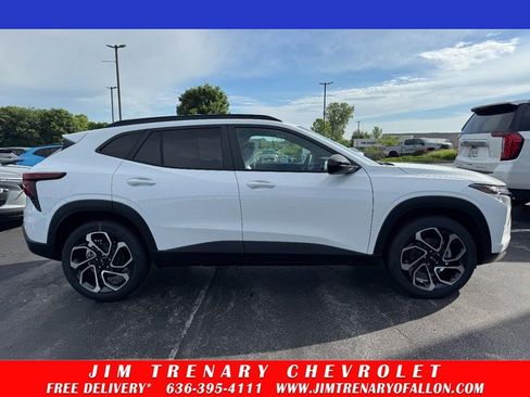 New 2026 Chevrolet Trax RS w/ Sunroof Package FWD image 1