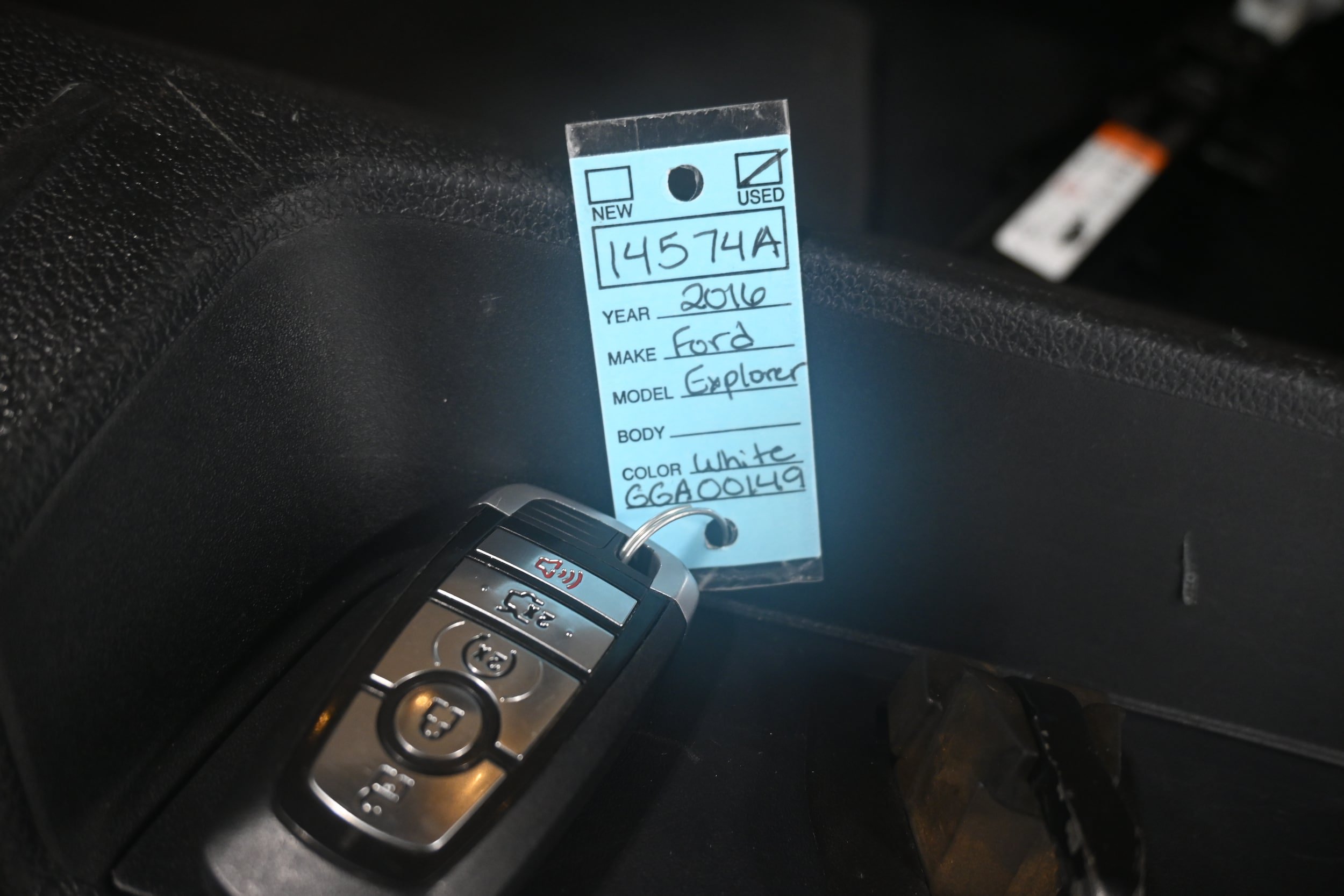 Used 2016 Ford Explorer XLT w/ Equipment Group 201A AWD/4WD image 36