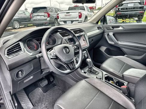 Used 2019 Volkswagen Tiguan SE AWD/4WD image 11