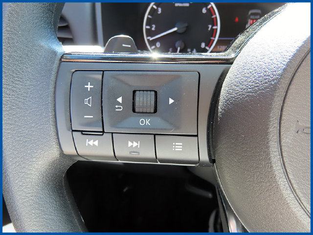 Used 2023 Nissan Rogue SV AWD/4WD image 16