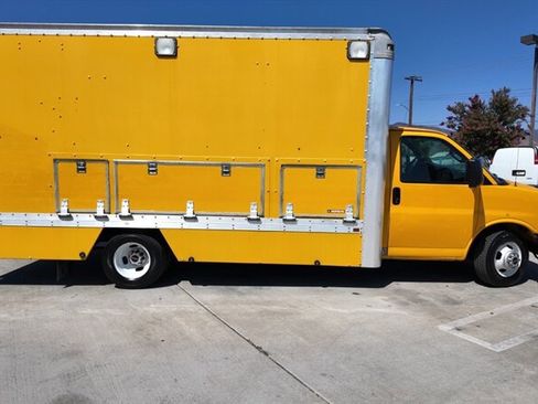 Used 2016 GMC Savana 3500 Extended image 39