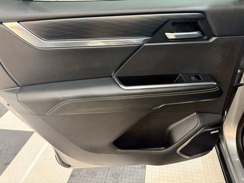 Used 2025 GMC Acadia Elevation image 16