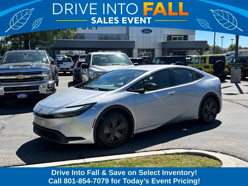Used 2025 Toyota Prius LE FWD image 1