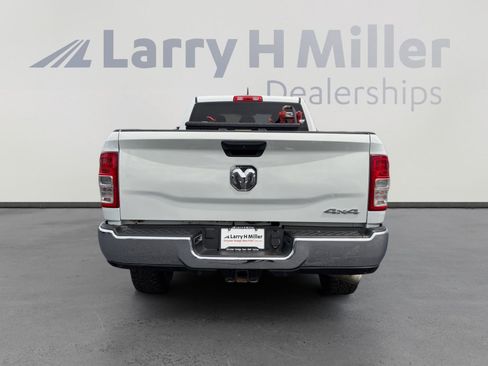 Used 2022 RAM 3500 Tradesman w/ Chrome Appearance Group AWD/4WD image 4