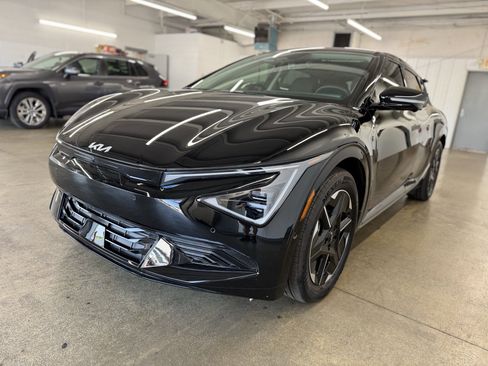 New 2025 Kia EV6 Wind image 7