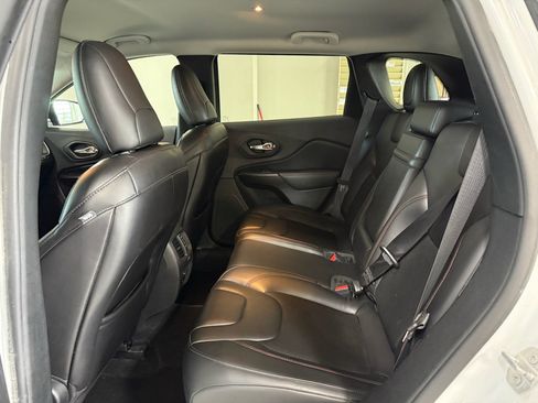 Used 2019 Jeep Cherokee Trailhawk w/ Cold Weather Group AWD/4WD image 12