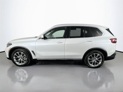 Used 2022 BMW X5 xDrive40i w/ Premium Package AWD/4WD image 3