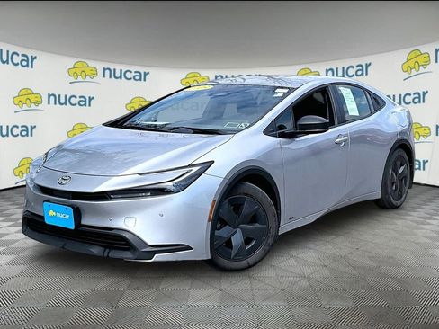 Used 2023 Toyota Prius LE image 3