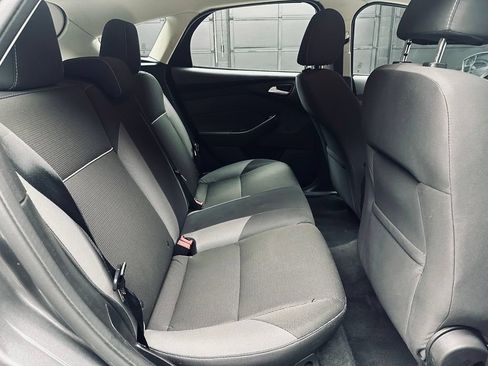 Used 2014 Ford Focus SE w/ SE Winter Package FWD image 21