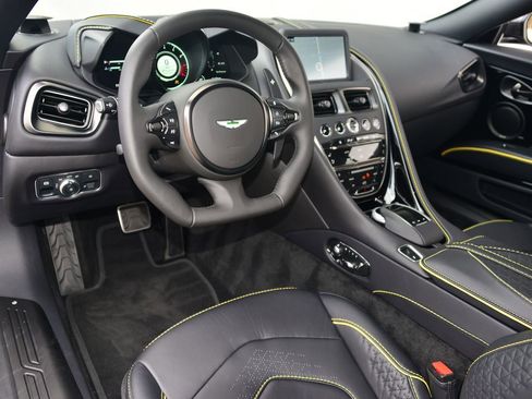Used 2023 Aston Martin DBS Coupe RWD image 3