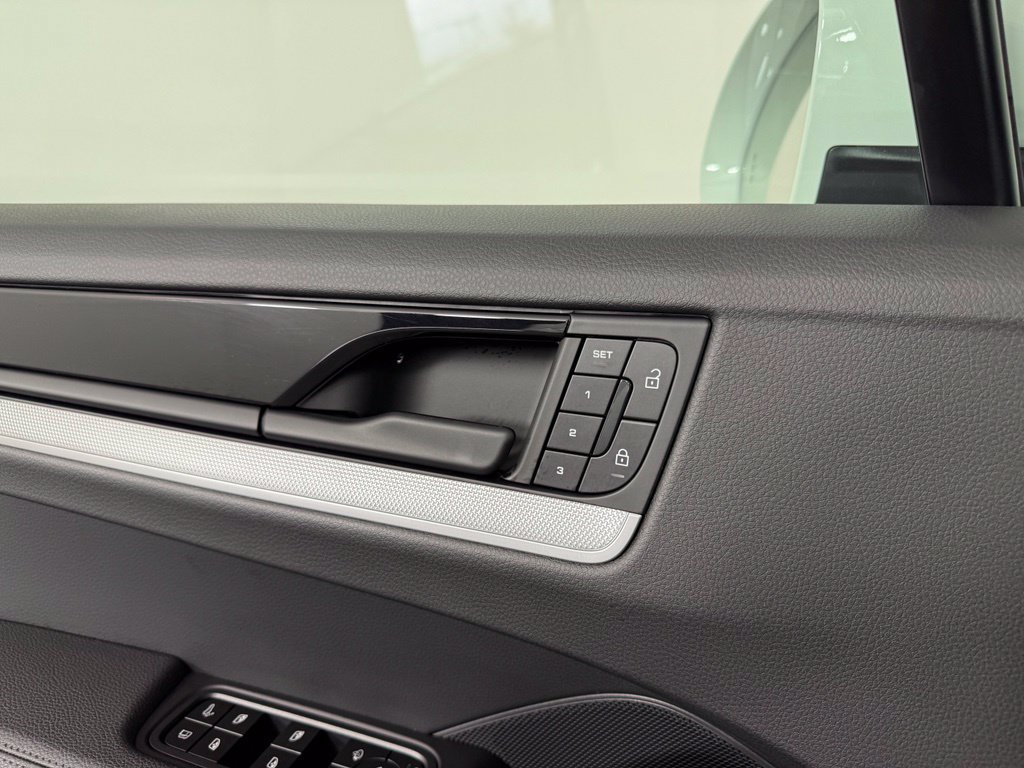 Certified 2026 Porsche Cayenne E-Hybrid AWD/4WD image 18