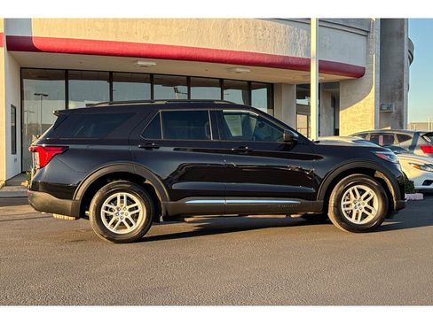 Used 2025 Ford Explorer Active image 3