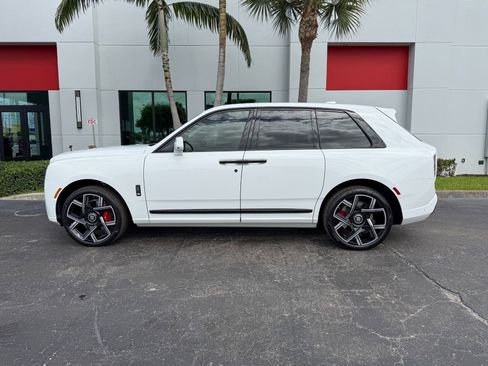 Used 2025 Rolls-Royce Cullinan Black Badge image 11