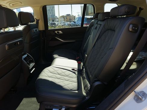 New 2026 BMW X7 xDrive40i w/ Premium Package image 16