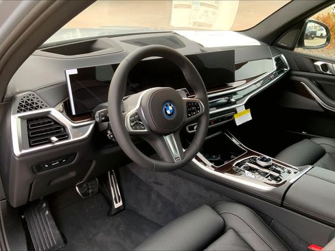 New 2026 BMW X5 xDrive50e w/ Executive Package AWD/4WD image 8