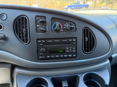 Used 2008 Ford E-350 and Econoline 350 Super Duty Wagon image 24